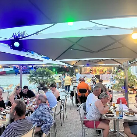 Kamp alanı 3 Etoiles - Piscine - Ccbfa0c Saint-Mande-sur-Bredoire